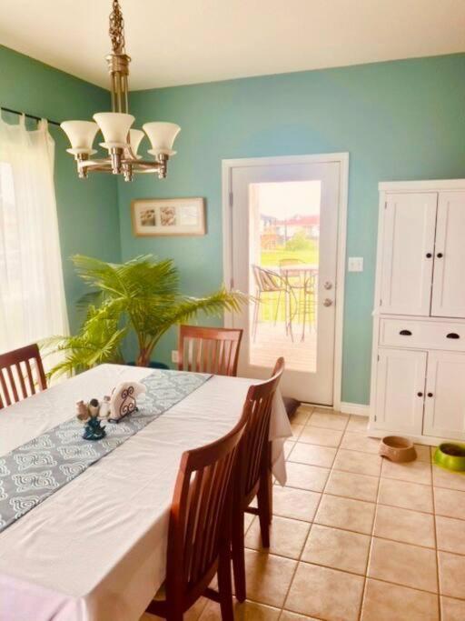 Sunny Delight - Sleeps 10 - Generous Space! Bolivar Peninsula エクステリア 写真