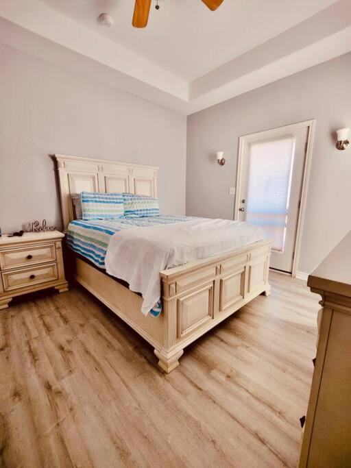 Sunny Delight - Sleeps 10 - Generous Space! Bolivar Peninsula エクステリア 写真