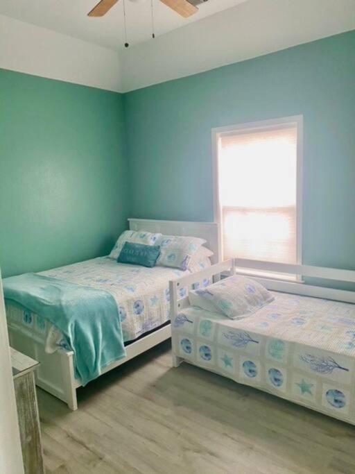 Sunny Delight - Sleeps 10 - Generous Space! Bolivar Peninsula エクステリア 写真