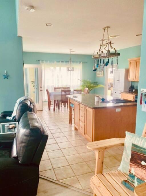 Sunny Delight - Sleeps 10 - Generous Space! Bolivar Peninsula エクステリア 写真