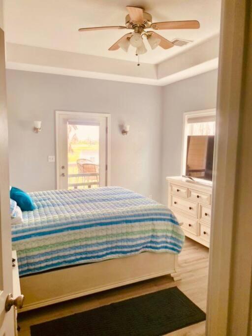 Sunny Delight - Sleeps 10 - Generous Space! Bolivar Peninsula エクステリア 写真