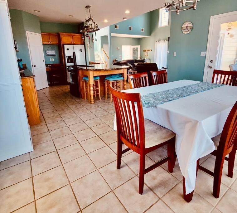 Sunny Delight - Sleeps 10 - Generous Space! Bolivar Peninsula エクステリア 写真